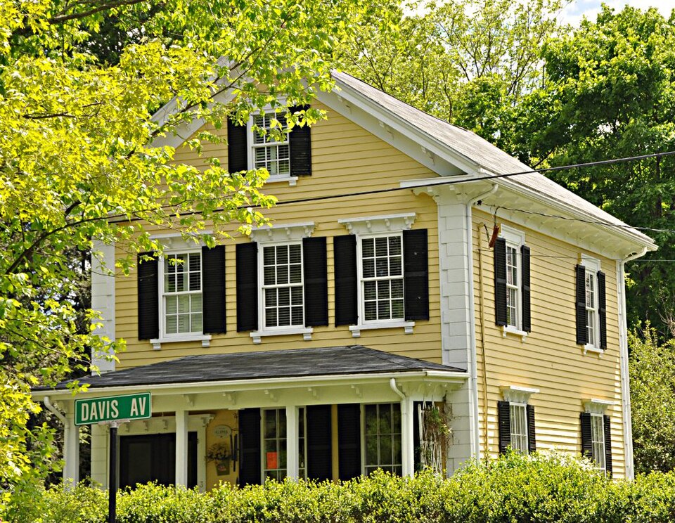 Photograph of House at 3 Davis Avenue