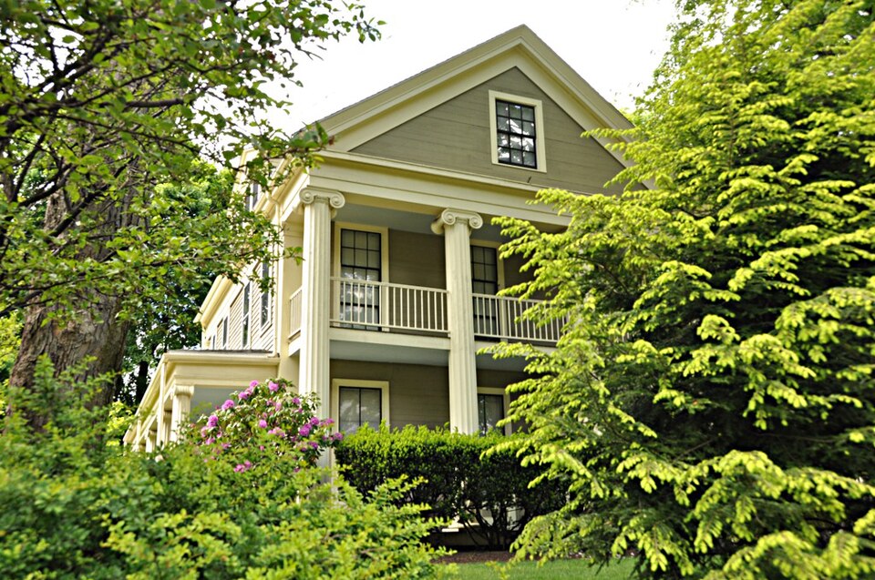 Photograph of House at 309 Waltham Street