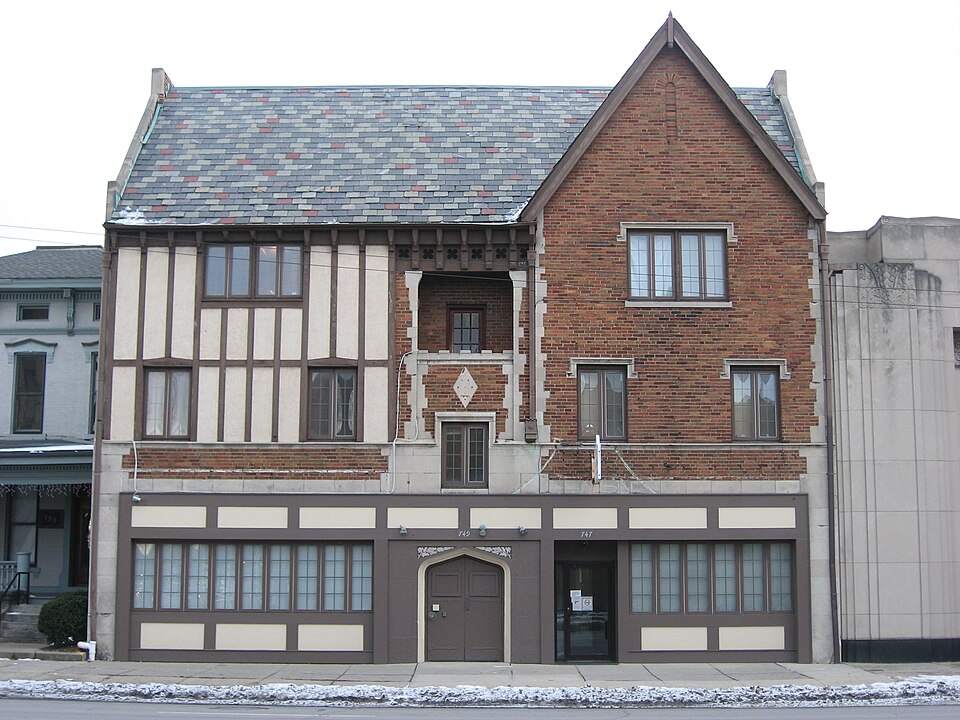 Photograph of East Broad Street Commercial Building