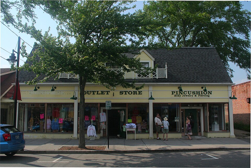 Photograph of Building at 600 Main Street