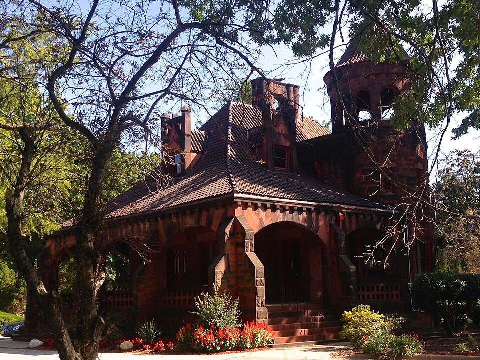 Photograph of Riverside Cemetery Gatehouse