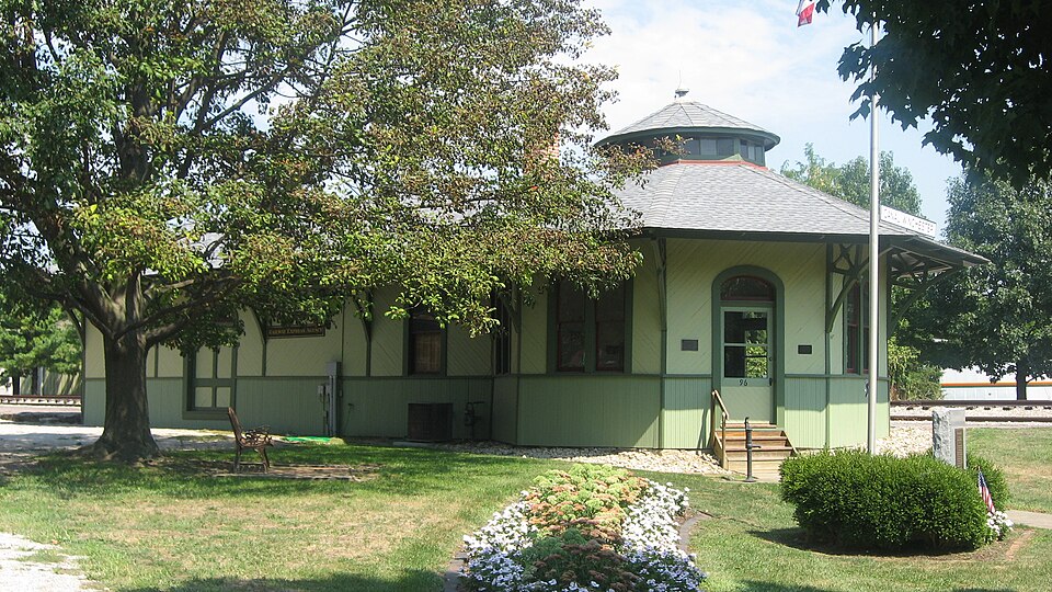 Photograph of Columbus, Hocking Valley and Toledo Railway Depot