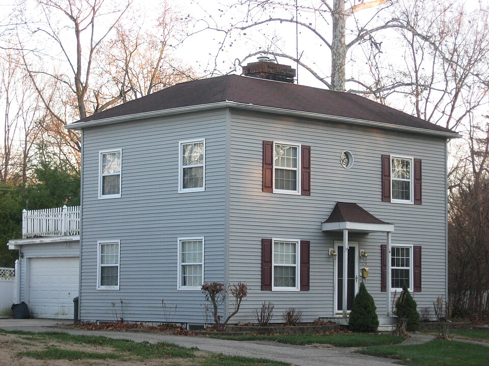 Photograph of House at 129 South Ridge