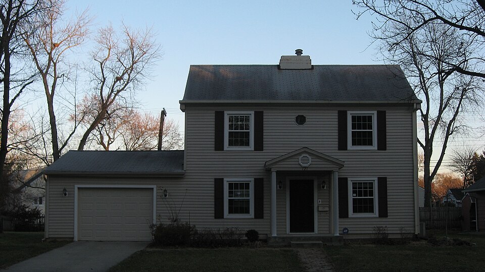 Photograph of House at 121 South Ridge