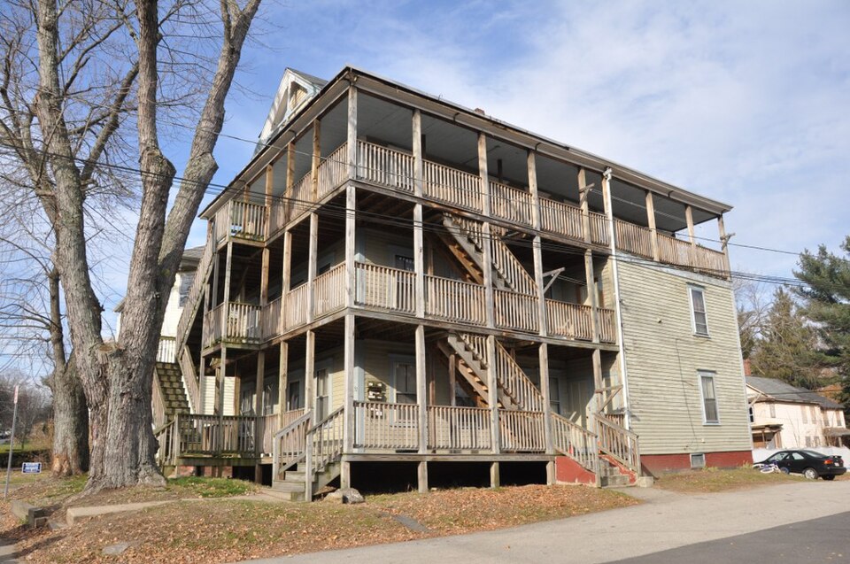 Photograph of Building at 52 Main Street