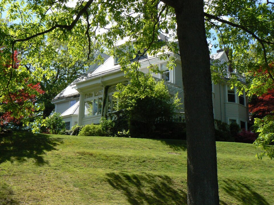 Photograph of Oak Knoll