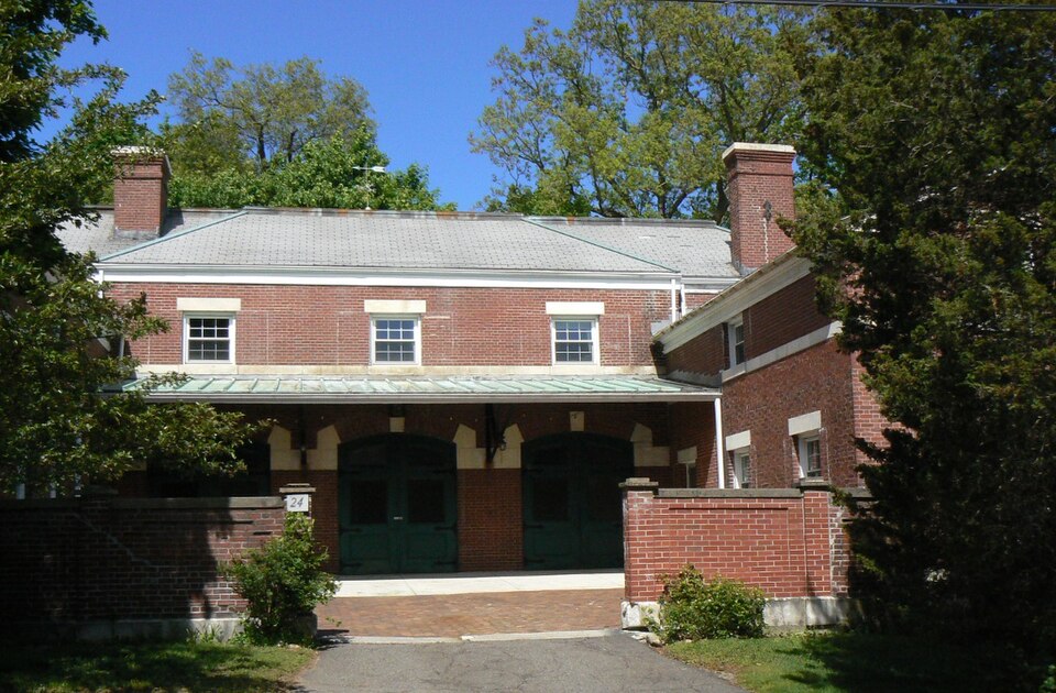 Photograph of Ginn Carriage House