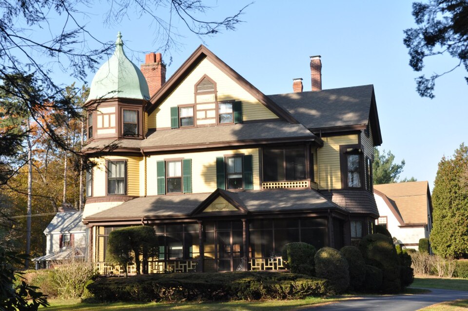 Photograph of House at 556 Lowell Street
