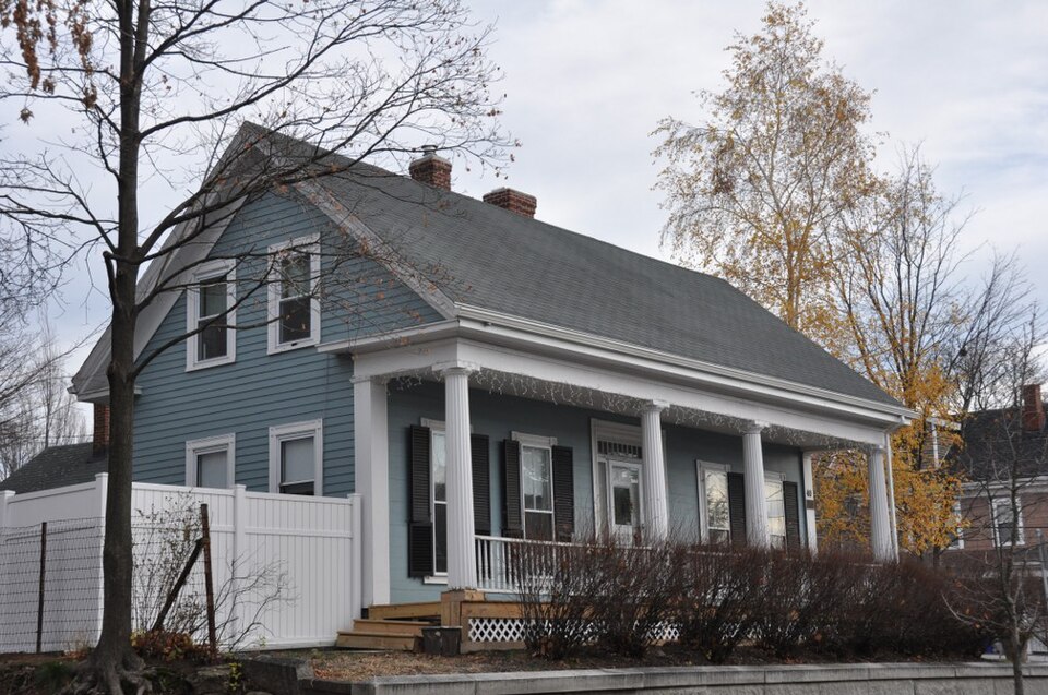 Photograph of House at 40 Crescent Street