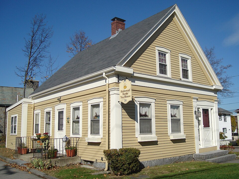 Photograph of House at 25 High School Avenue