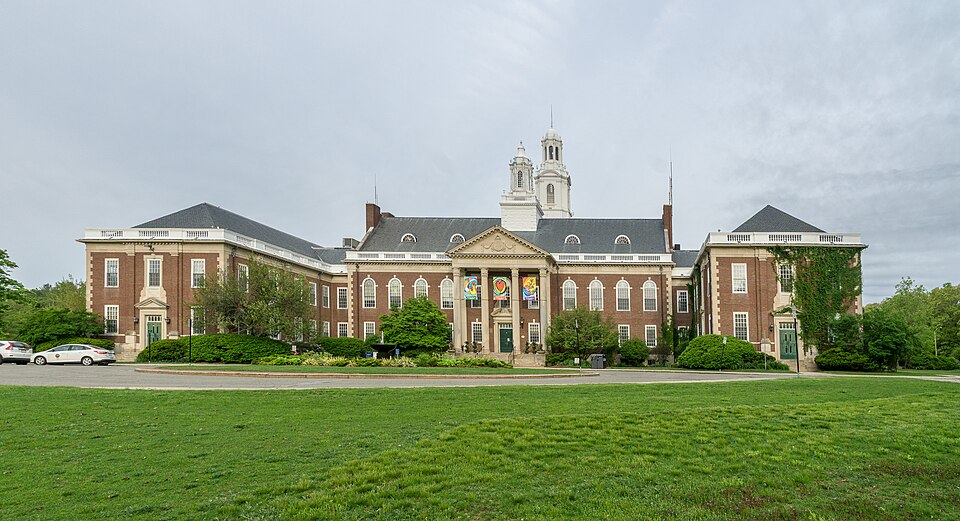 Photograph of Newton City Hall and War Memorial