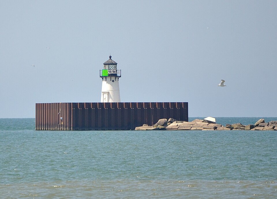 Photograph of Cleveland East Pierhead Light