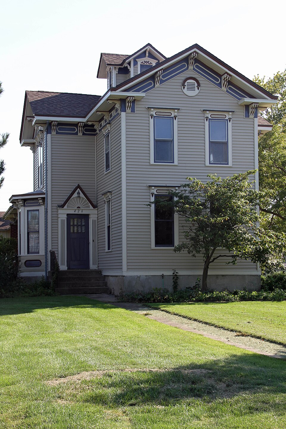 Photograph of Gill-Luchsinger-Bahnsen House and Barn