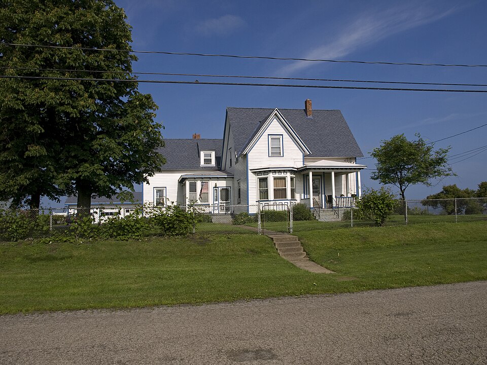 Photograph of Conneaut Light Station Keeper's Dwelling