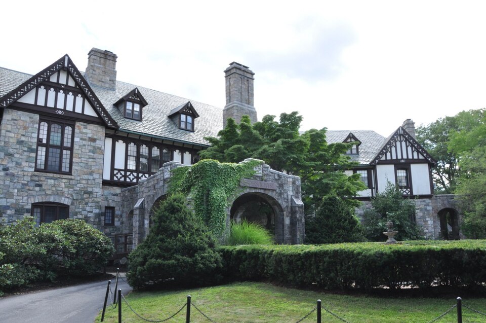 Photograph of Henderson House