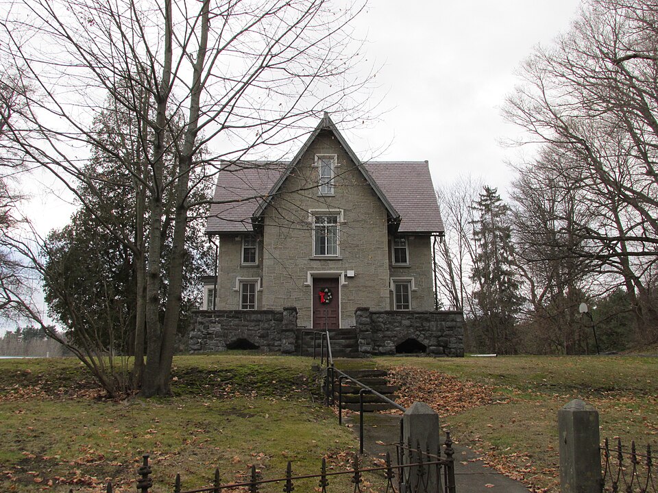 Photograph of Taconic and West Avenues Historic District