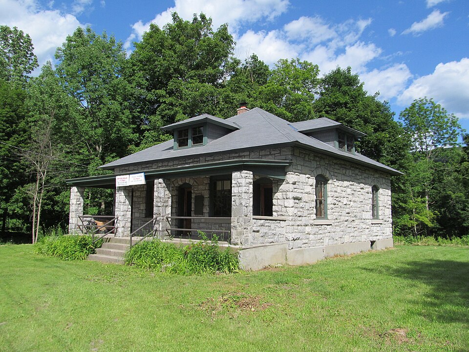 Photograph of Farnams Village Historic District