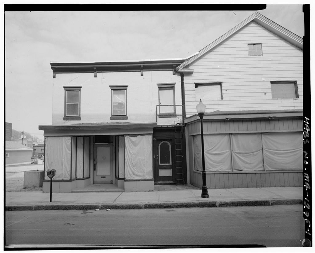 37 Eagle Street (Commercial Building), photograph filed with the federal survey
