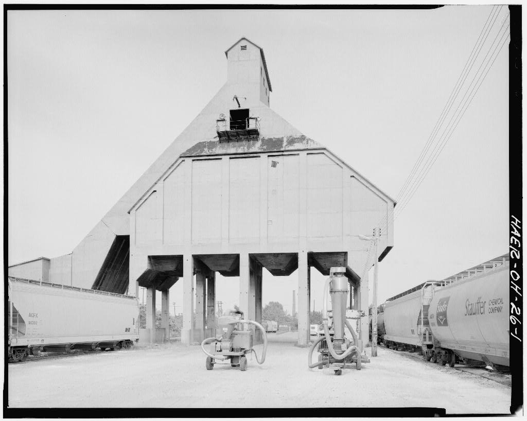 Collinwood Railroad Yard Coal Tipple, Between East 146th Street & East 152nd Street, Cleveland, Cuyahoga County, OH, photograph filed with the federal survey