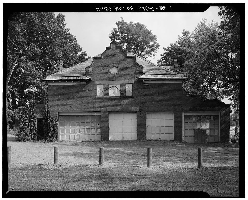 Harry S. Renkert Carriage House, photograph filed with the federal survey