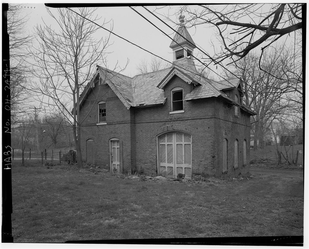 Oliver W. Kelly Carriage Barn, photograph filed with the federal survey