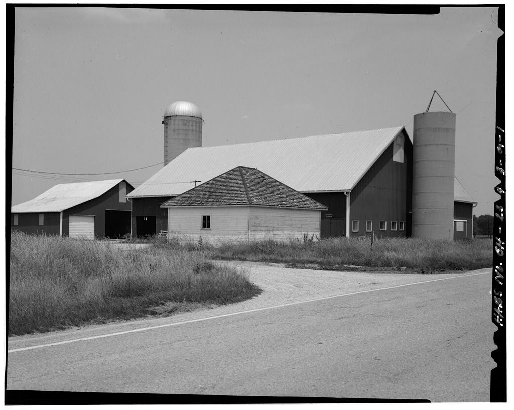 William Hoelscher Farmstead, photograph filed with the federal survey