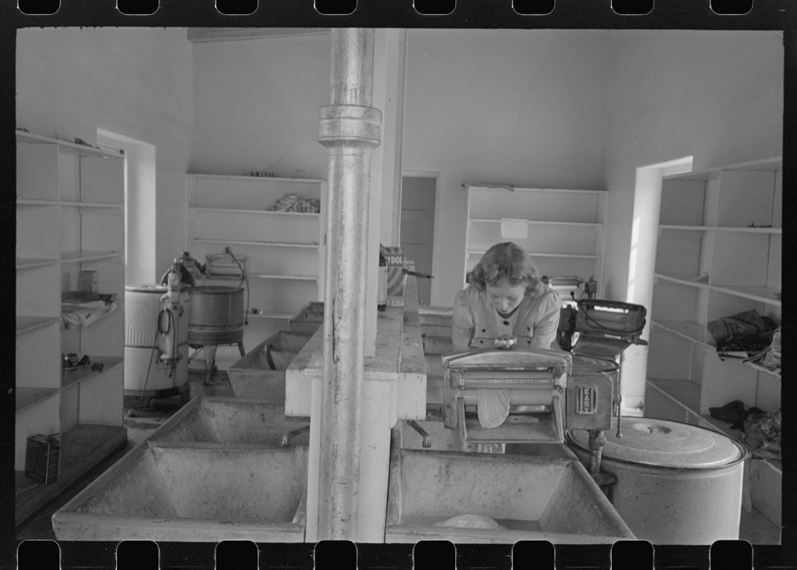 Washday at the FSA (Farm Security Administration) Camelback Farms, Phoenix, Arizona