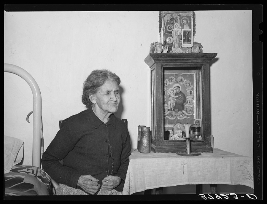 Old lady of Spanish extraction. She is almost blind. Concho, Arizona