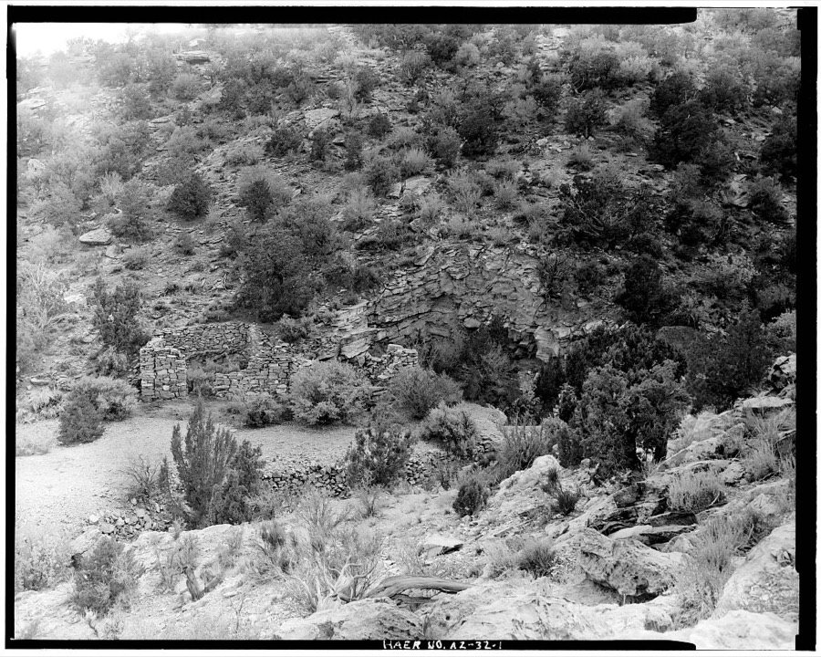 Beesh Ligaii Bighan, West-northwest of State Highway 506 & Indian Highway 63 Junction, Teec Nos Pos, Apache County, AZ