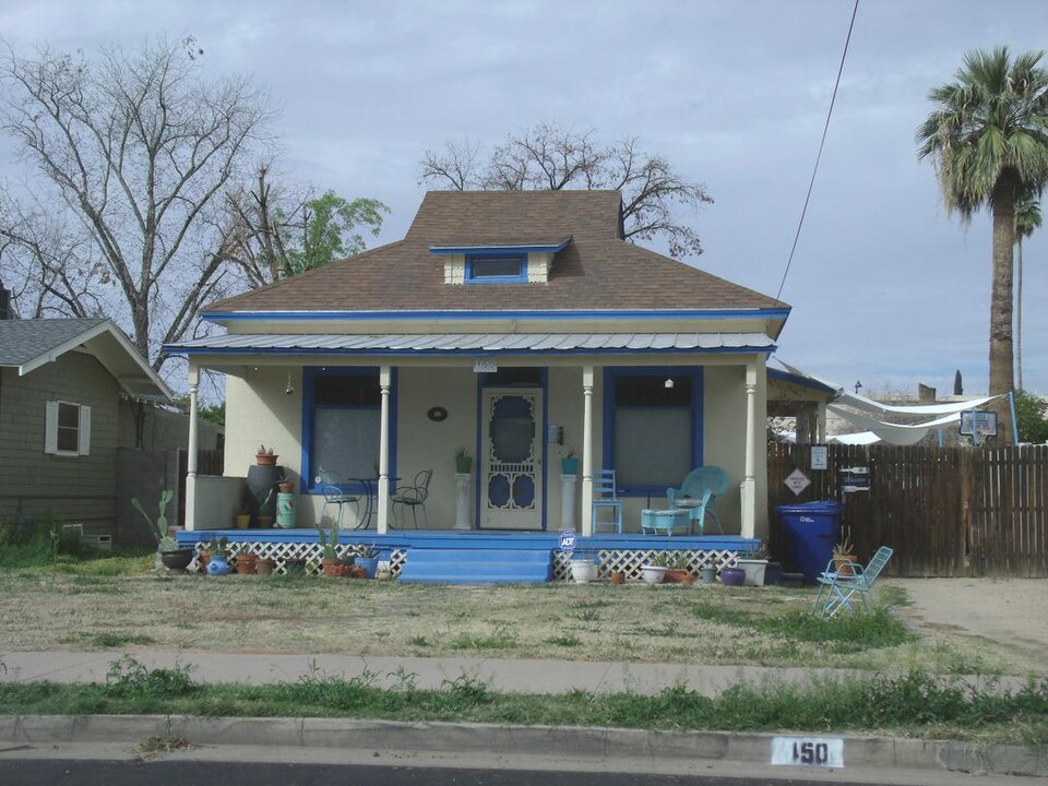 Photograph of Angulo-Hostetter House