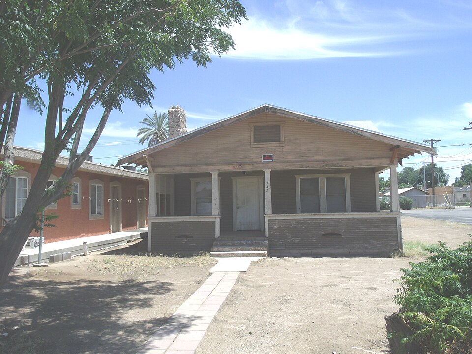 Photograph of House at 736 North Center Avenue