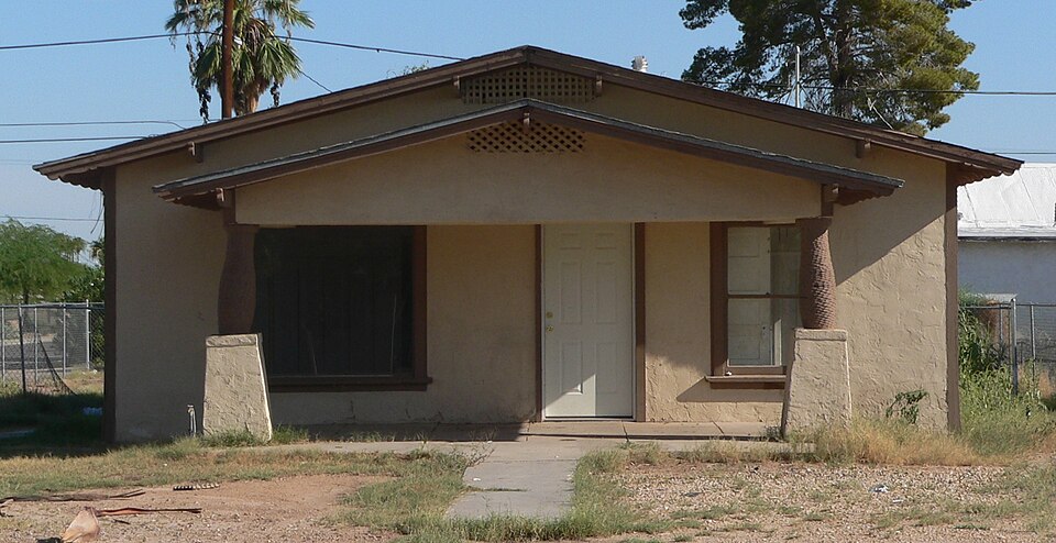 Photograph of House at 222 West Ninth St.