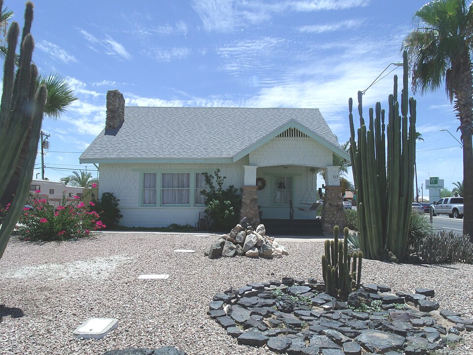Photograph of House at 323 West Eighth St.