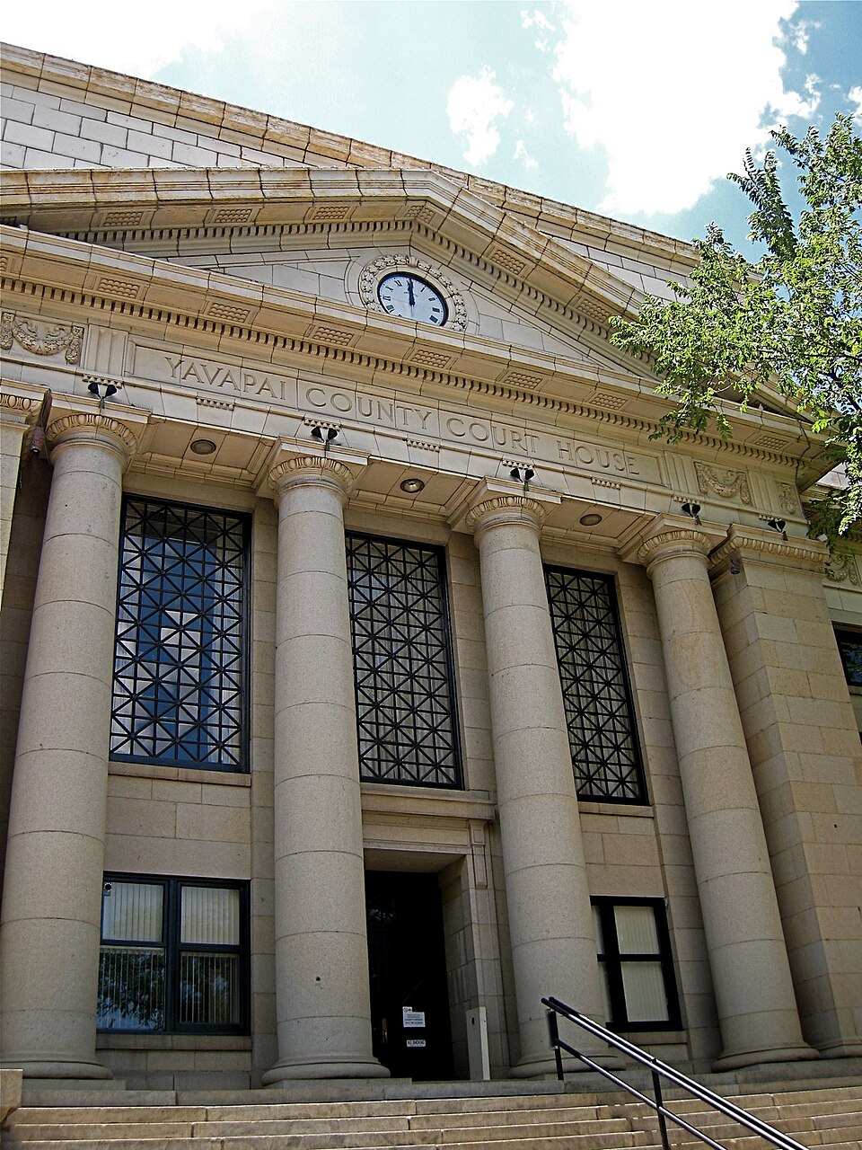 Photograph of Yavapai County Courthouse