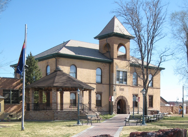Photograph of Navajo County Courthouse