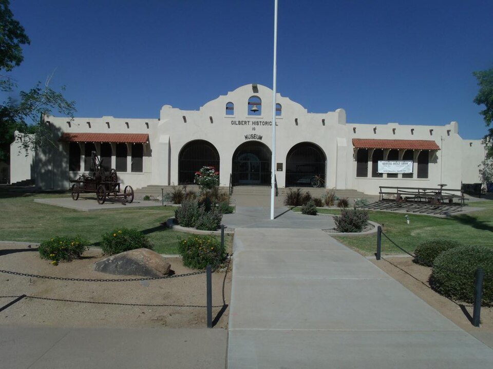 Photograph of Gilbert Elementary School