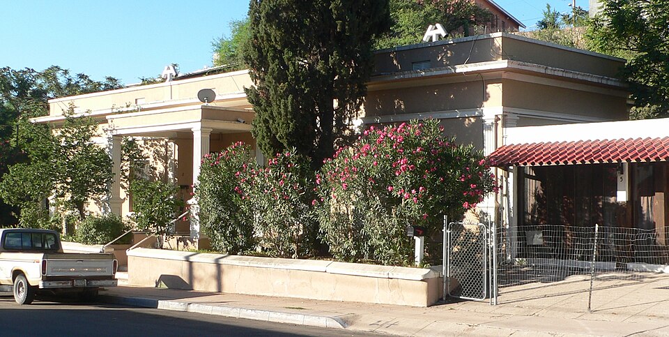 Photograph of House at 334-338 Walnut Street