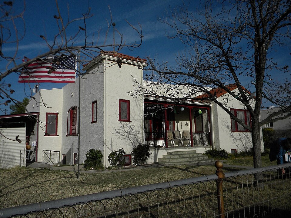Photograph of House at 809 Grand View