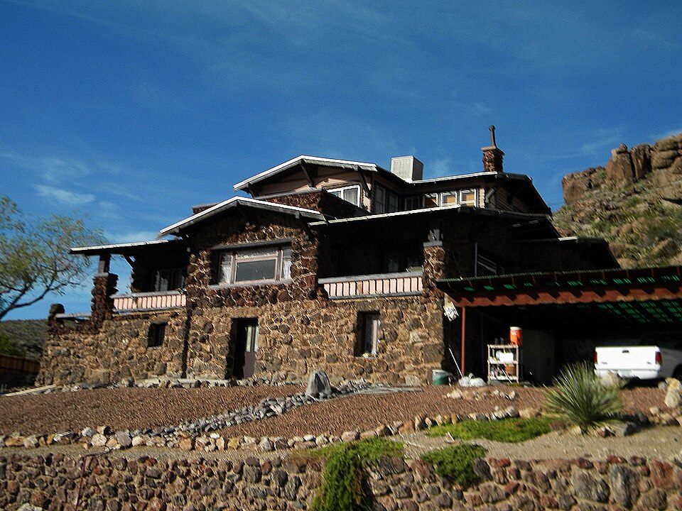 Photograph of House at 527 Pine