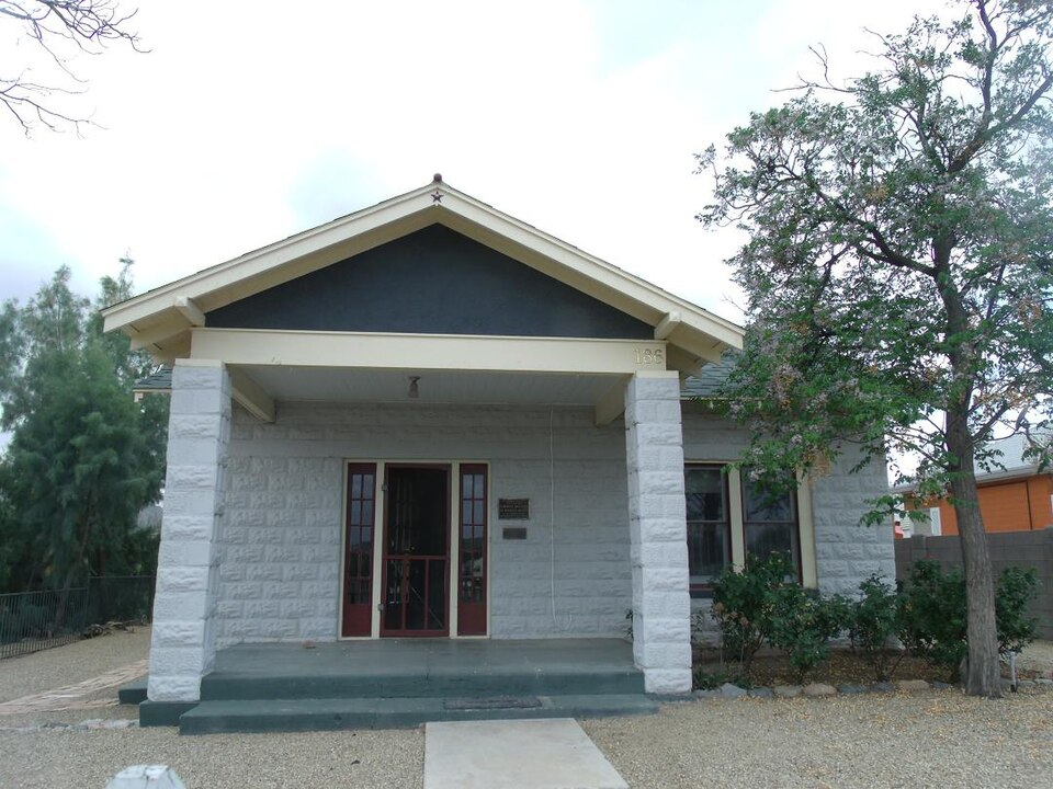 Photograph of House at 186 Washington