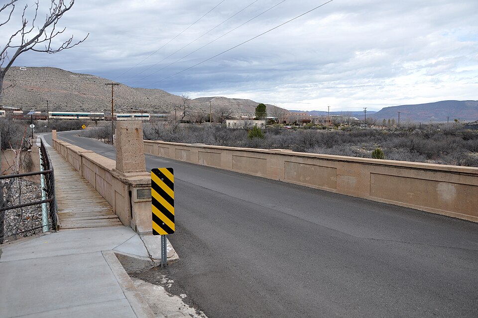 Photograph of Broadway Street Bridge