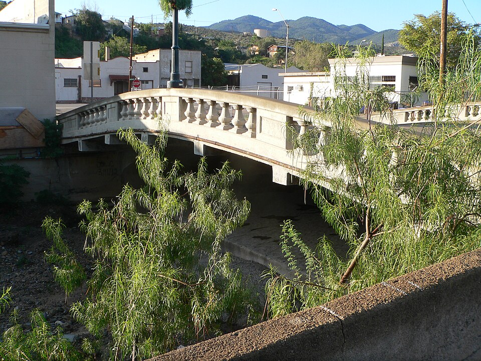 Photograph of Inspiration Avenue Bridge
