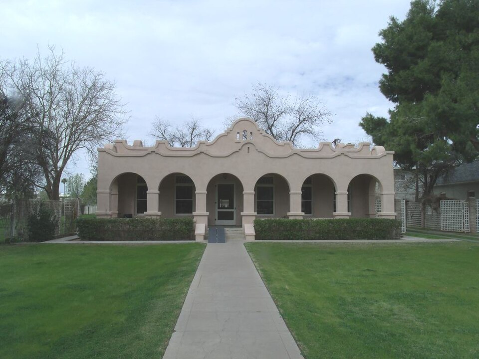 Photograph of Strauch House