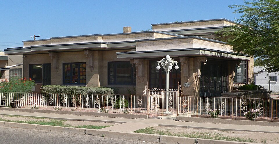Photograph of Bray-Valenzuela House