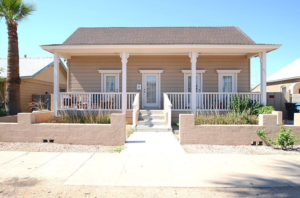 Photograph of House at 818 South 1st Avenue
