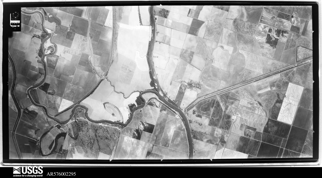 U.S. Geological Survey aerial photograph, 1976-01-28, scale 1:33000