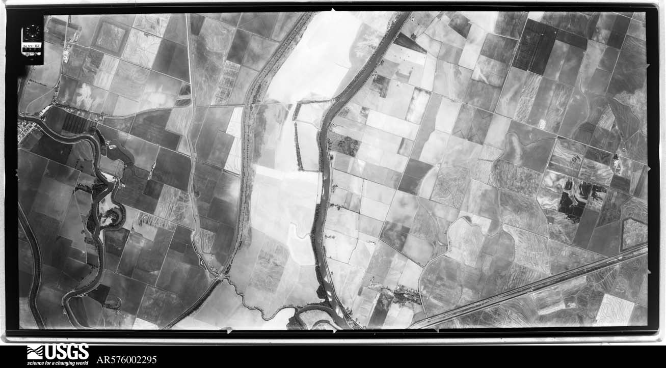 U.S. Geological Survey aerial photograph, 1976-01-28, scale 1:33000