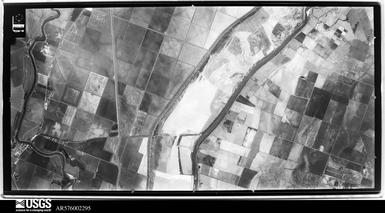 U.S. Geological Survey aerial photograph, 1976-01-28, scale 1:33000
