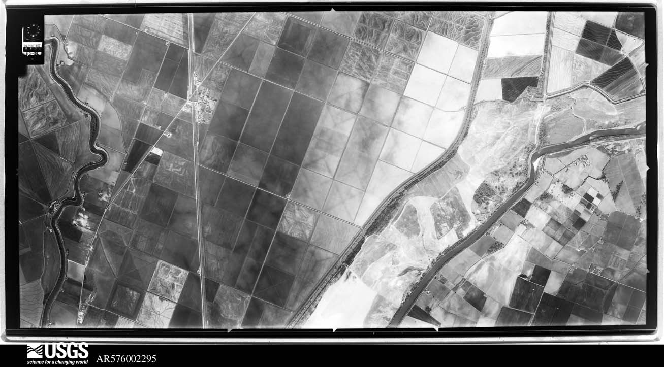 U.S. Geological Survey aerial photograph, 1976-01-28, scale 1:32000