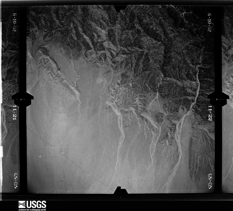 U.S. Geological Survey aerial photograph, 1952-06-01, scale 1:37400